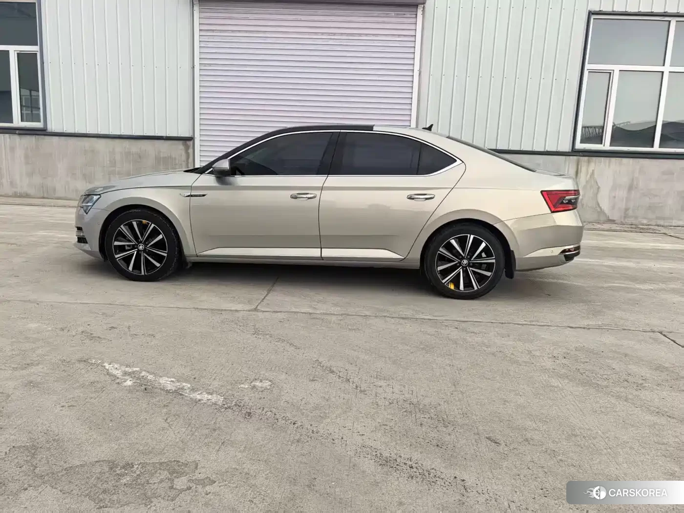 Skoda Superb id 4589325 из Китая 20