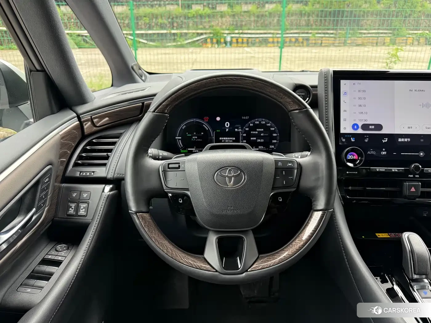 Toyota Elfa id 4628079 из Китая 14