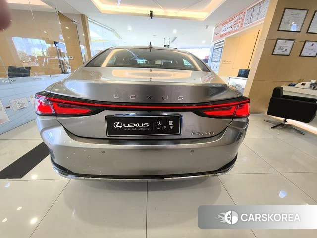 Lexus ES id 3927019 из Китая 9