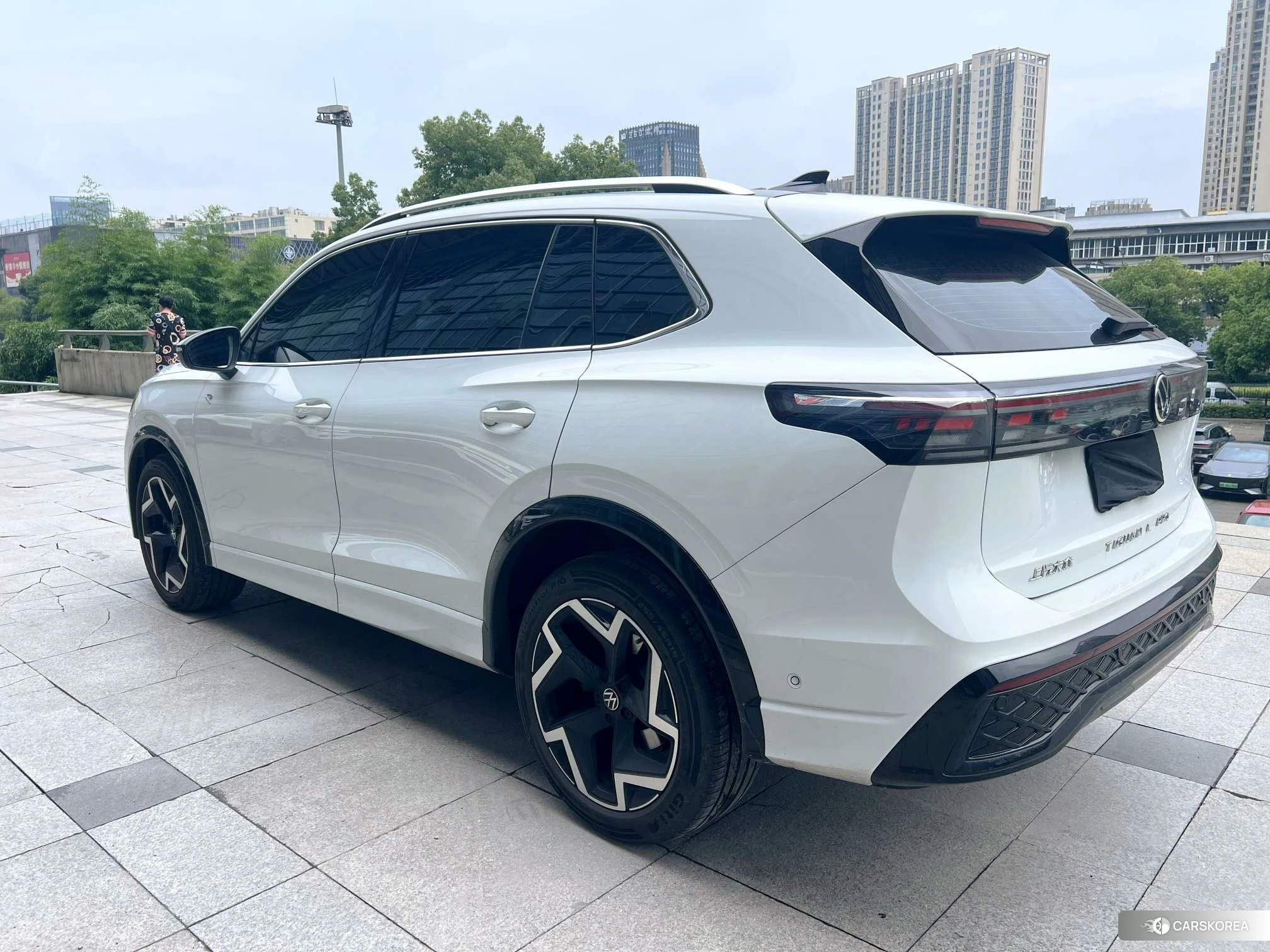 Volkswagen Tiguan L id 4486185 из Китая 13