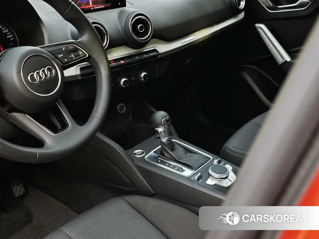 Audi Q2L id 4209678 из Китая 30