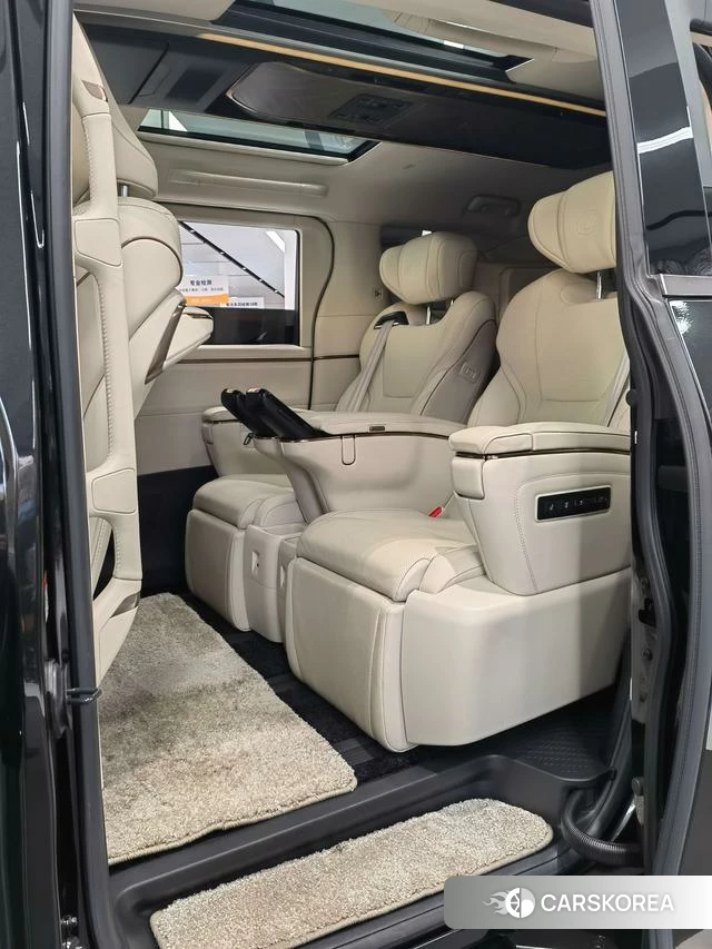 Lexus LM id 4278585 из Китая 16