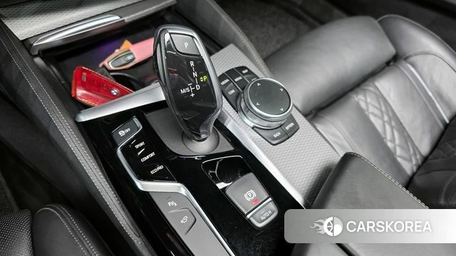 BMW 5 Series (G30) id 4188215 из Кореи 31