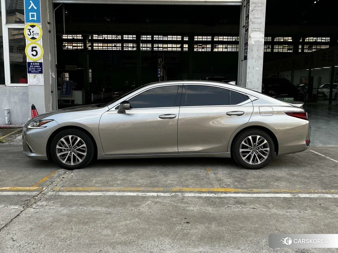 Lexus ES id 4474015 из Китая 27