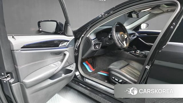 BMW 5 Series (G30) id 4330867 из Кореи 30