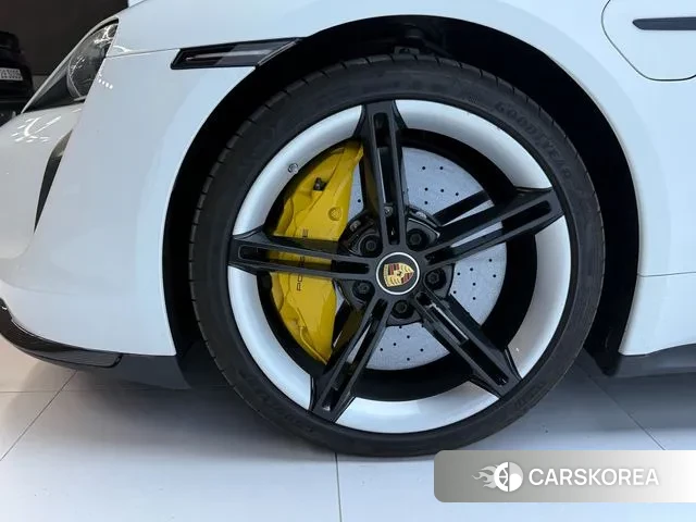 Porsche Taycan id 3064222 из Кореи 19