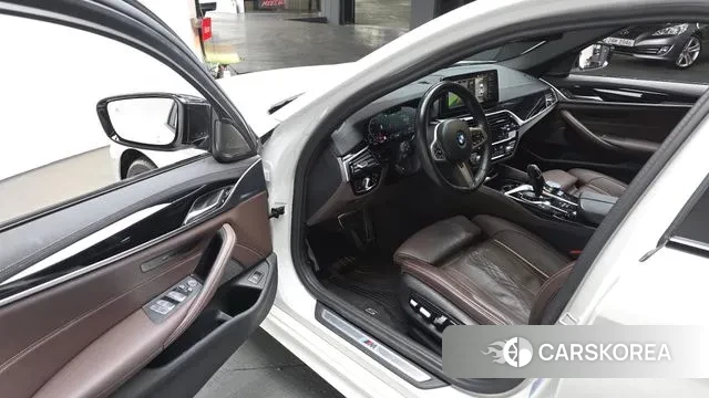 BMW 5 Series (G30) id 3734682 из Кореи 19