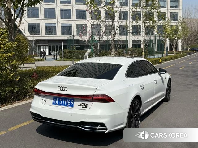 Audi A7L id 4260601 из Китая 9