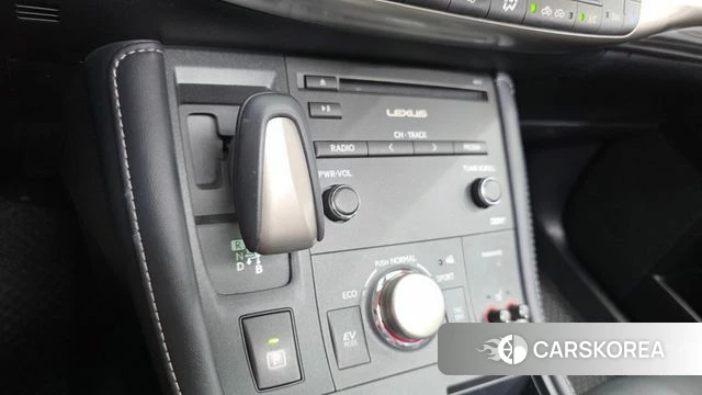 Lexus CT200h id 4751314 из Кореи 29