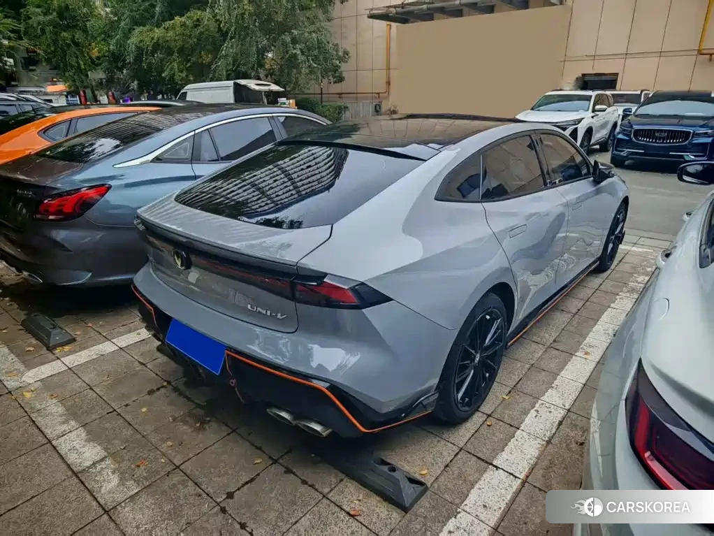 Chang'an UNI-V id 4600600 из Китая 14