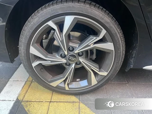 Audi A3 (8Y) id 3763801 из Кореи 14