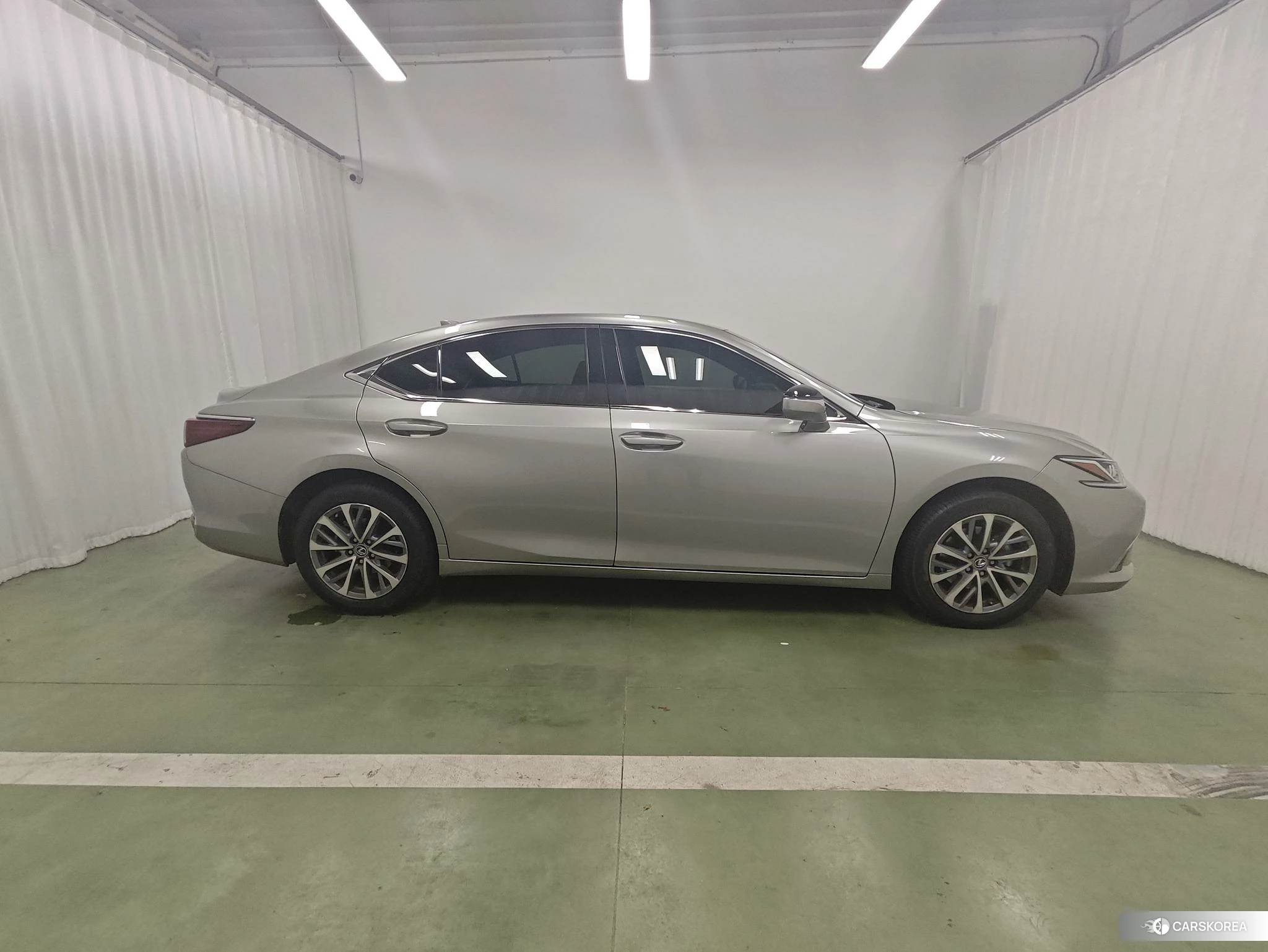 Lexus ES id 4454347 из Китая 19