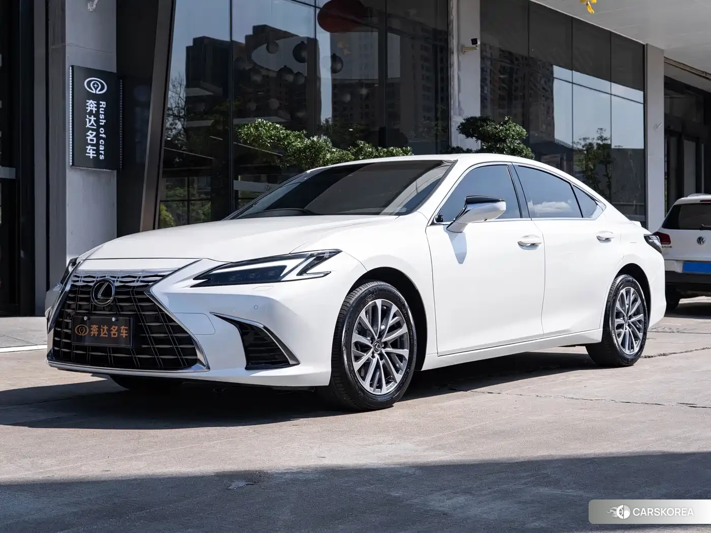 Lexus ES id 4649399 из Китая 19