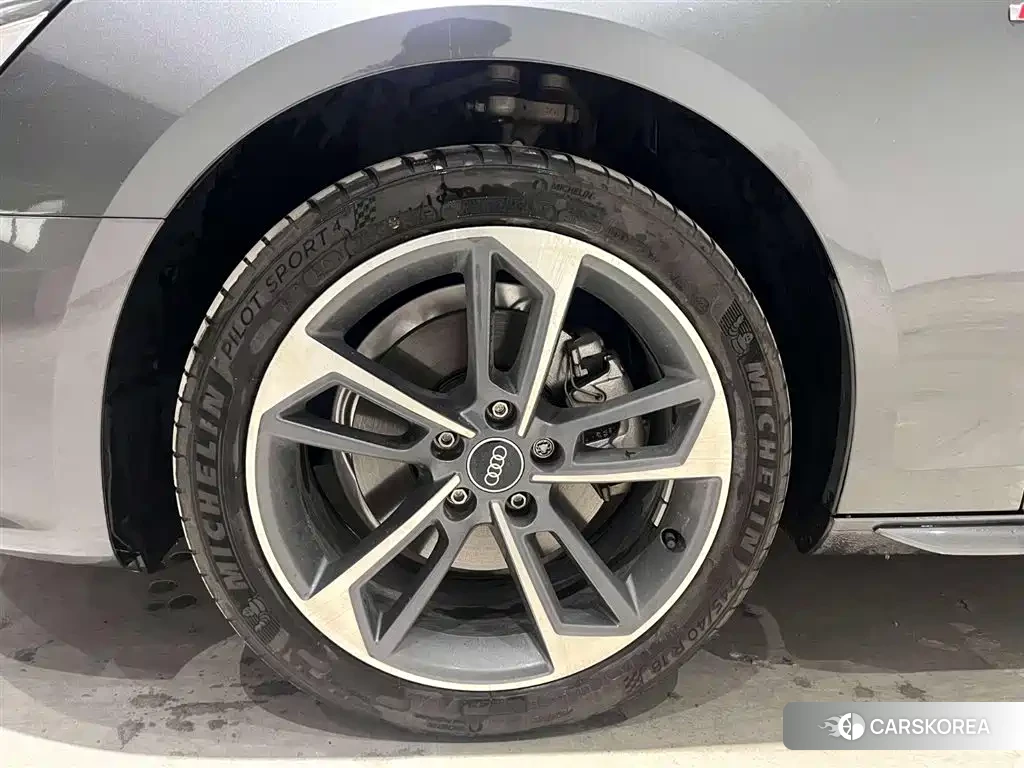 Audi A4L id 4589105 из Китая 15
