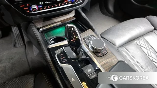 BMW 5 Series (G30) id 3209966 из Кореи 19