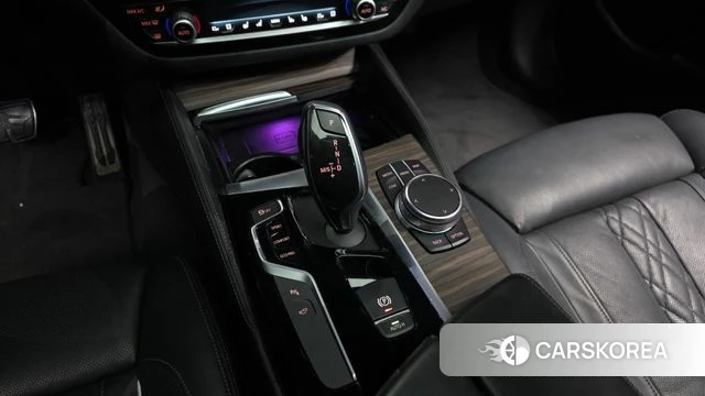 BMW 5 Series (G30) id 3905851 из Кореи 19