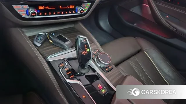 BMW 5 Series (G30) id 3054807 из Кореи 18