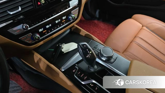 BMW 5 Series (G30) id 3786866 из Кореи 19