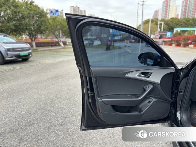 Audi A6L id 4240937 из Китая 17