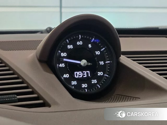 Porsche 911(992) id 4905229 из Кореи 17