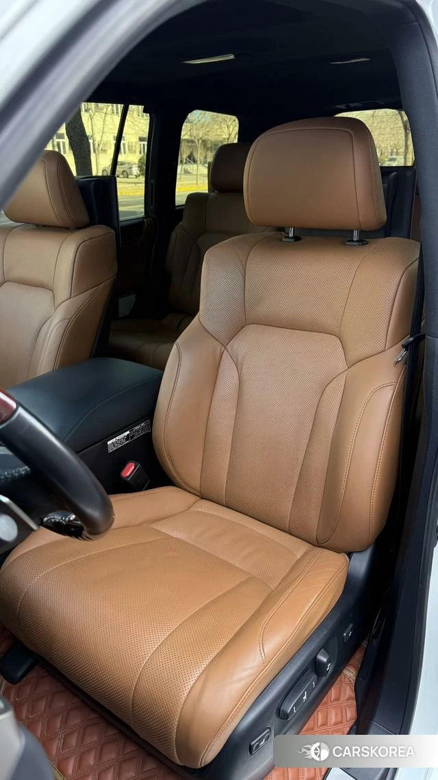Lexus LX id 4262452 из Китая 19