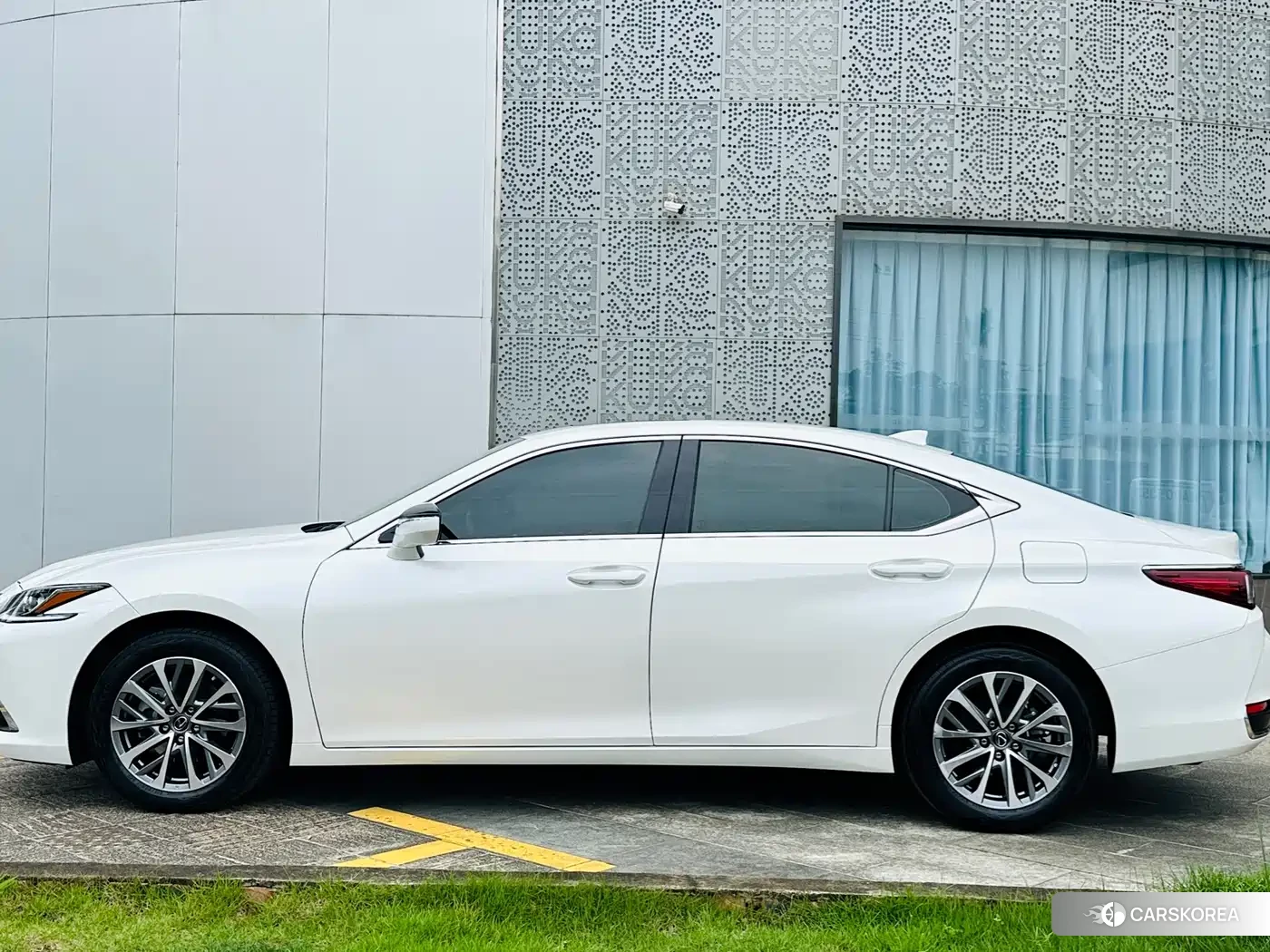 Lexus ES id 4654585 из Китая 22