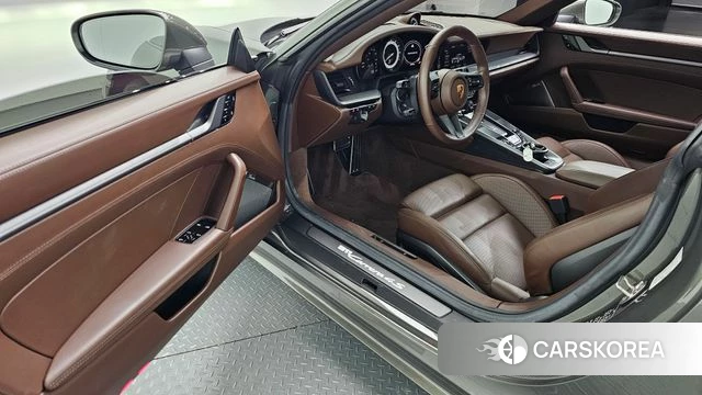 Porsche 911(992) id 4562641 из Кореи 31