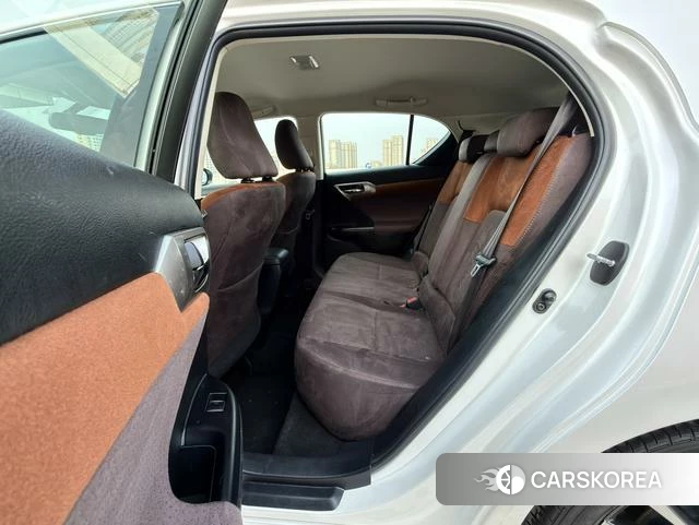 Lexus CT id 4366119 из Китая 14