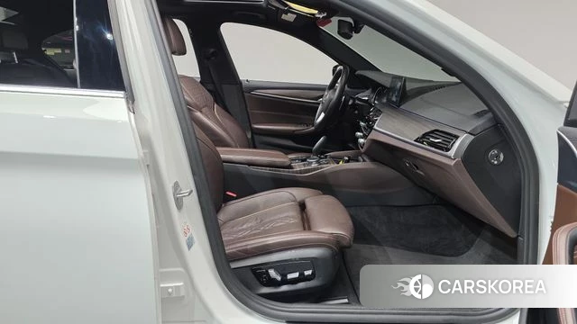 BMW 5 Series (G30) id 3867568 из Кореи 19