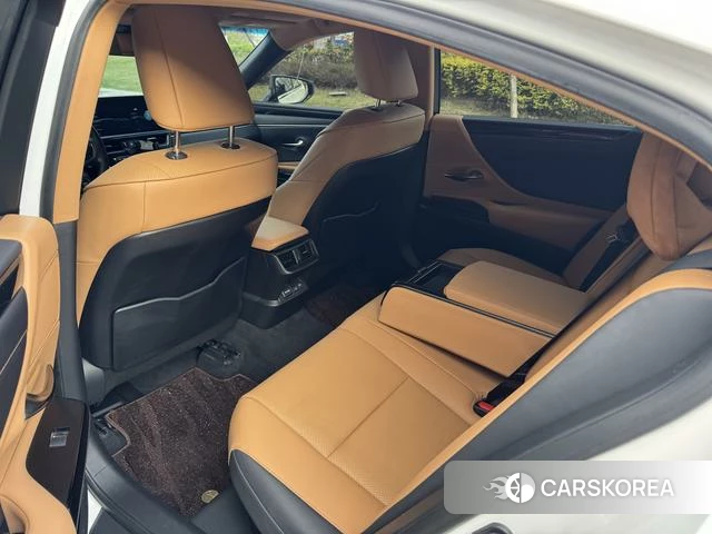 Lexus ES id 4273752 из Китая 11