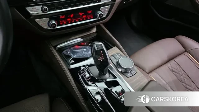 BMW 5 Series (G30) id 3042912 из Кореи 19