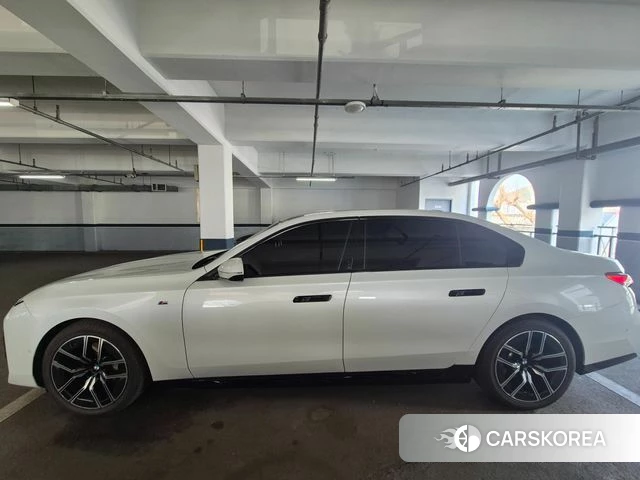 BMW 7 Series (G70) id 3823719 из Кореи 9