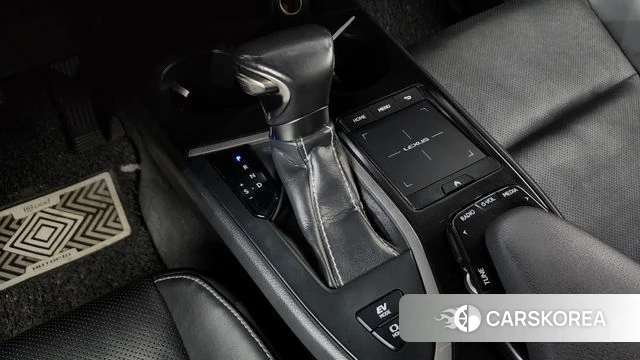 Lexus UX250h id 4508313 из Кореи 31