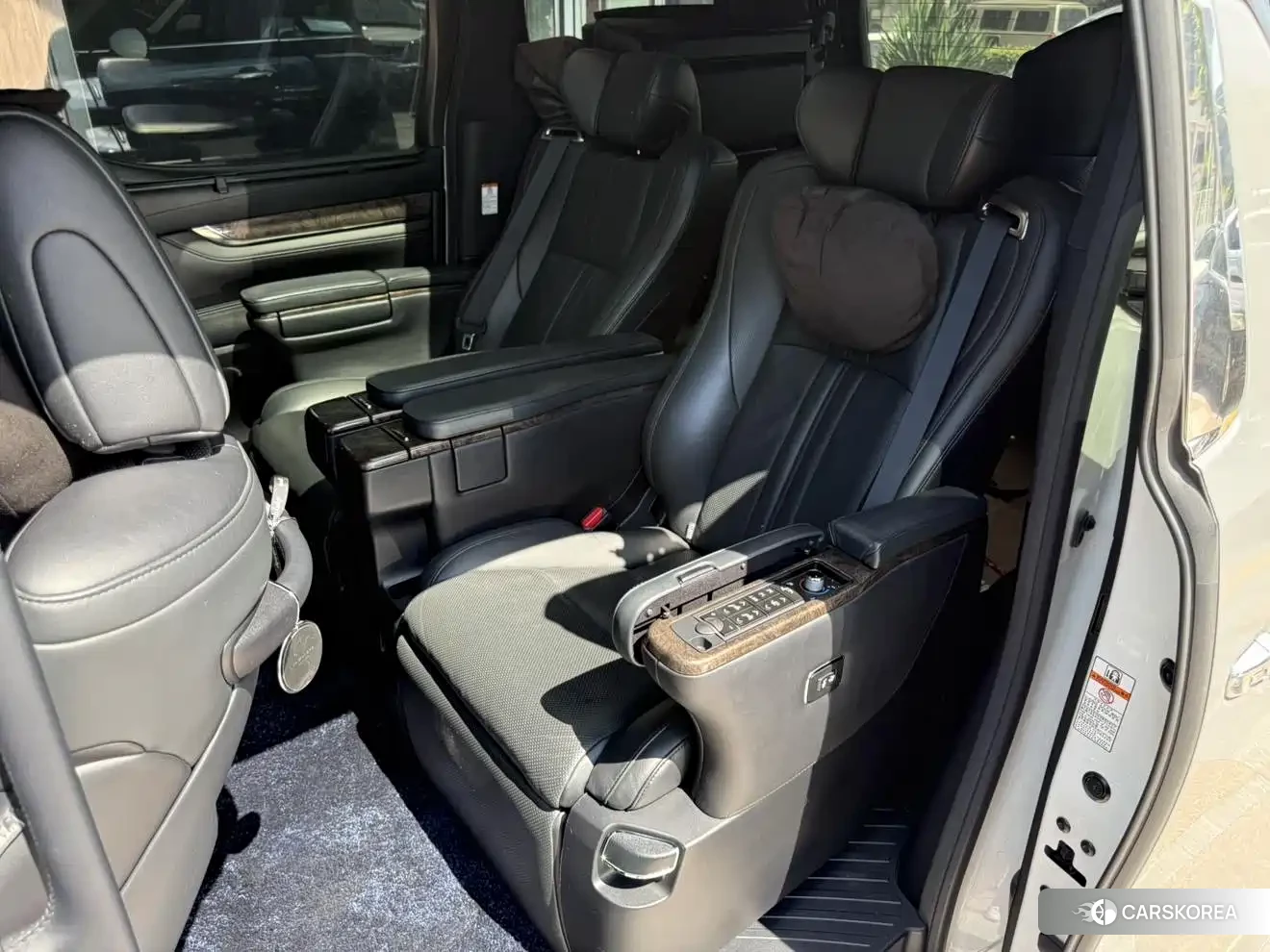 Toyota Elfa id 4679886 из Китая 23