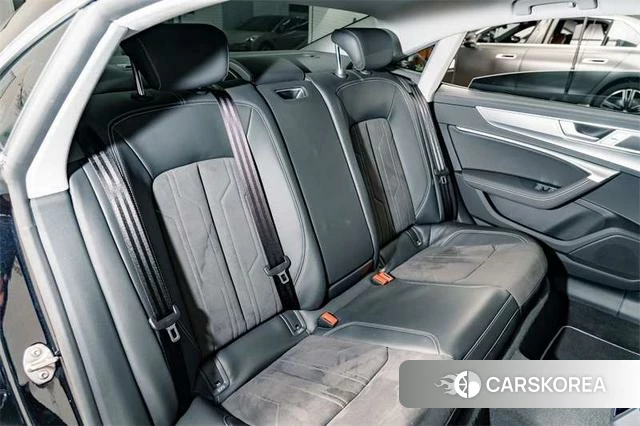 Audi A7L id 3857657 из Китая 21