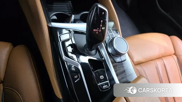 BMW 5 Series (G30) id 3635322 из Кореи 19