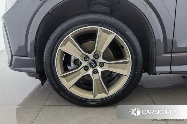 Audi Q2L id 4298126 из Китая 23