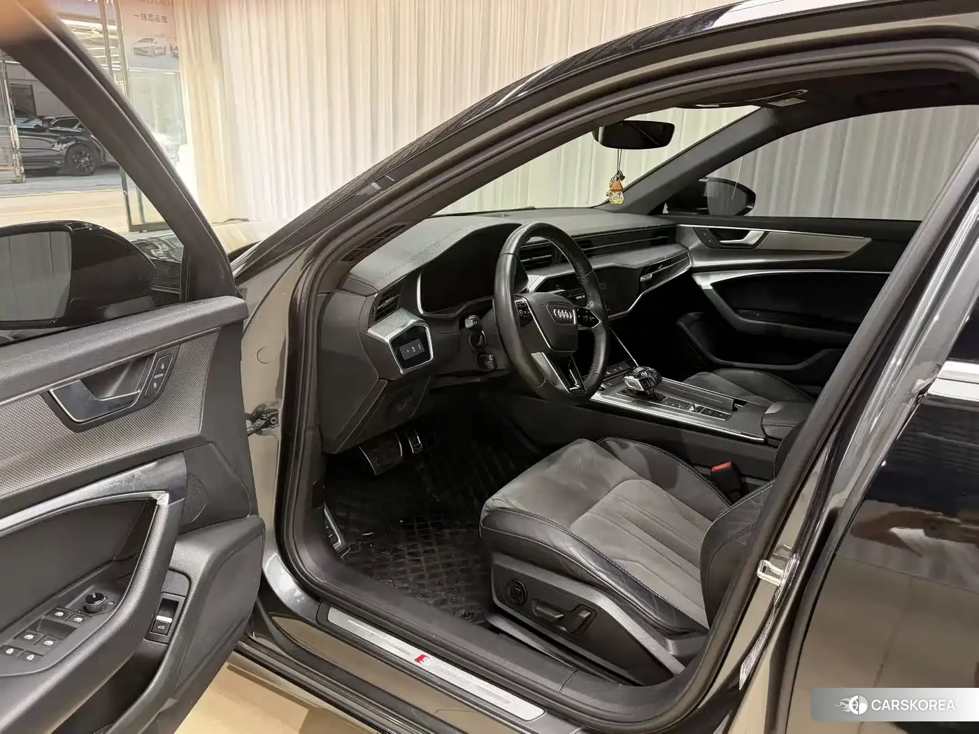 Audi A6L id 4553711 из Китая 9