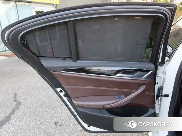 BMW 5 Series (G30) id 3315540 из Кореи 19