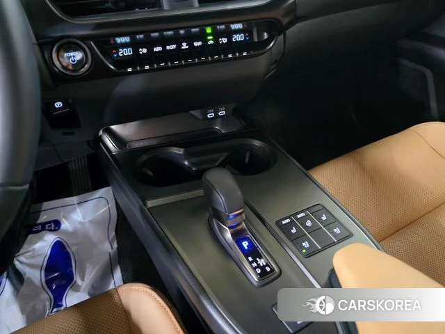 Lexus UX300h id 4695677 из Кореи 17