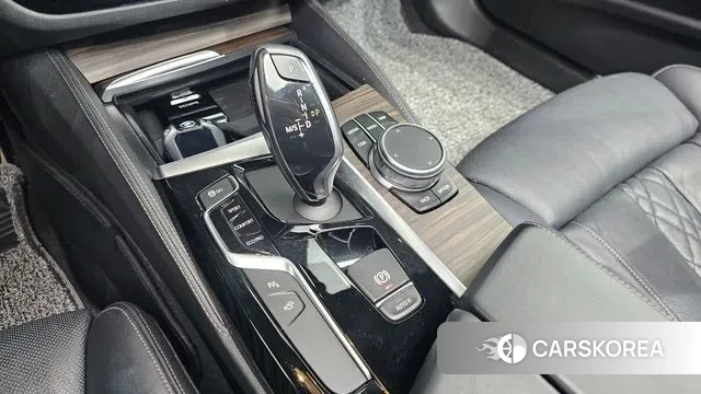 BMW 5 Series (G30) id 3408282 из Кореи 19