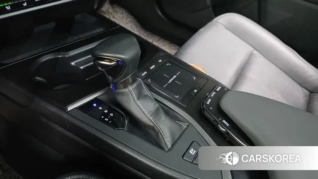 Lexus UX250h id 3556688 из Кореи 19