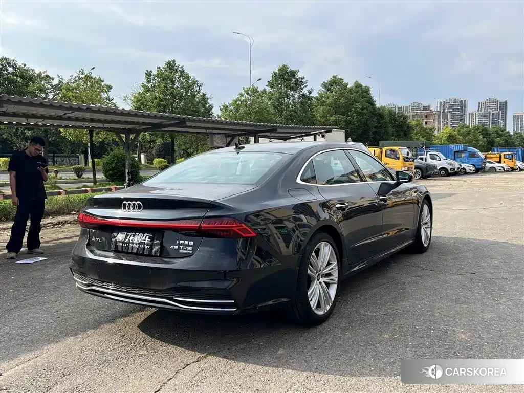 Audi A7L id 4680738 из Китая 9