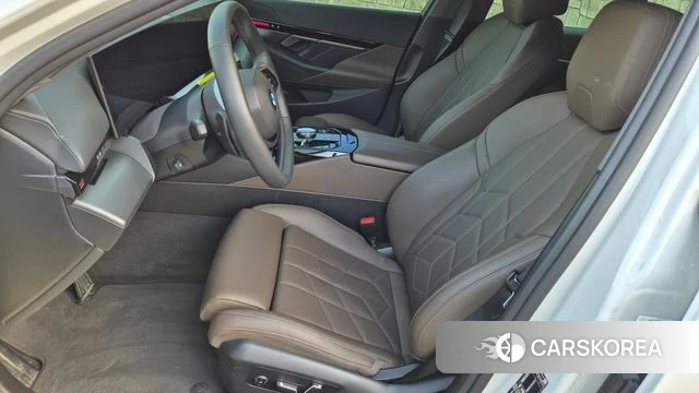 BMW 5 Series (G60) id 3952973 из Кореи 17