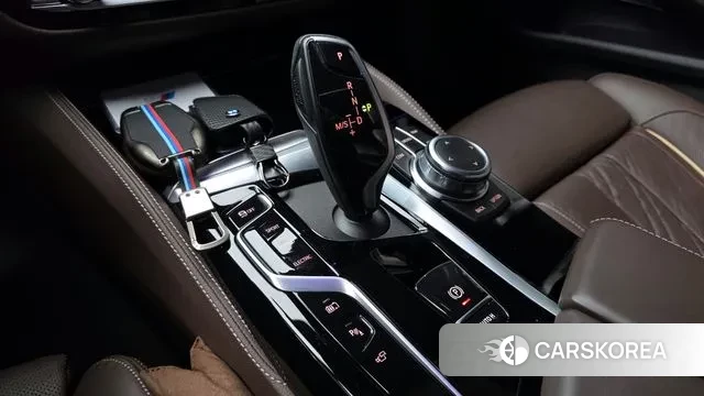 BMW 5 Series (G30) id 3787622 из Кореи 19