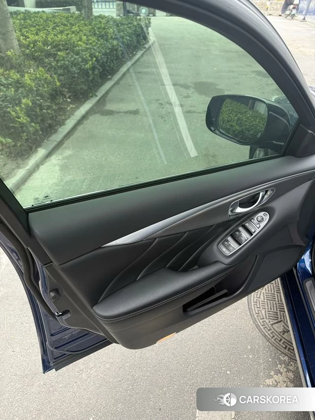 Infiniti Q50L id 4219631 из Китая 17
