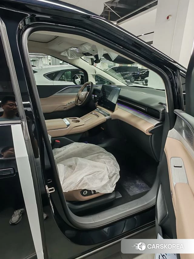 Xiaopeng Motors Xiaopeng X9 id 4211635 из Китая 12