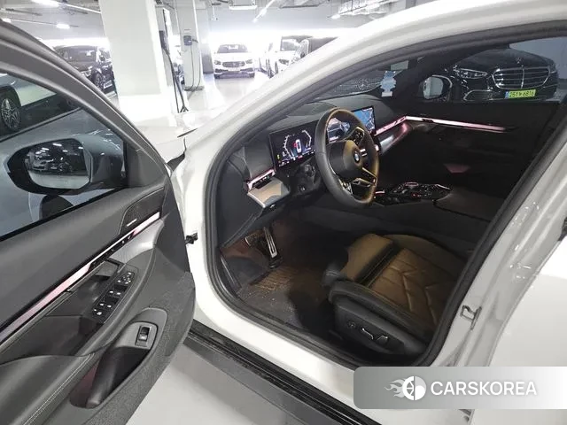 BMW 5 Series (G60) id 3431364 из Кореи 11