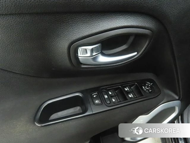 Jeep Renegade id 4596299 из Кореи 19