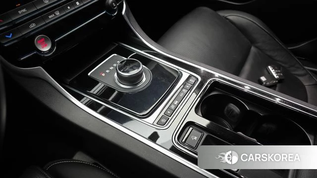 Jaguar XE id 3813932 из Кореи 19